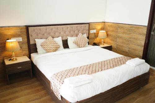 Pashim Vihar Hotel | Hotel Mannat Bhera Enclave