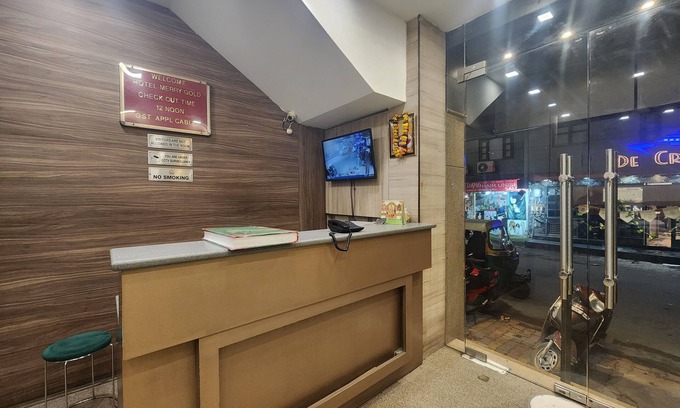 Paharganj House | Hotel Merry Gold with AC, WiFi in New Delhi