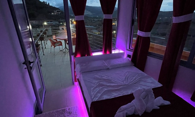 Mbrostar-Urë Hotel | Hotel "Mete"