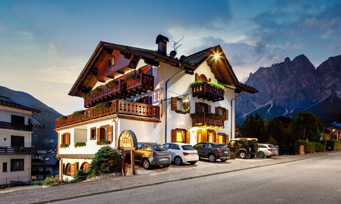 Cortina d'Ampezzo Historic Centre Hotel | Hotel Natale