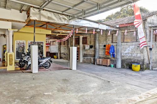 Kalipuro Hotel | Hotel O Ana Homestay