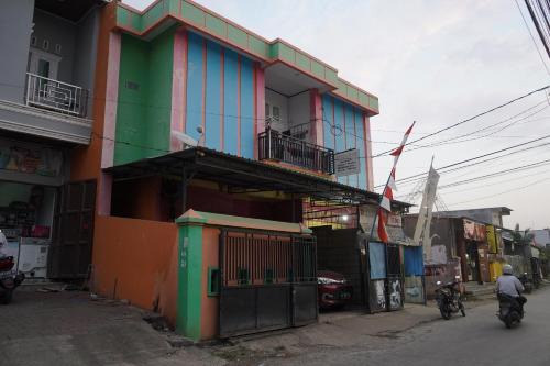 Gowa Hotel | Hotel O Athirah Kost Near Permandian Wisata Istana Mappala