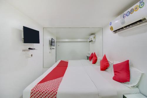 Wellington Pier Hotel | Hotel O Blue Light Near Gateway Of India Mumbai