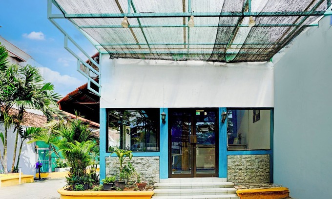Waru Hotel | Hotel O Bungurasih Near Juanda International Airport Formerly Griya Waru Hotel
