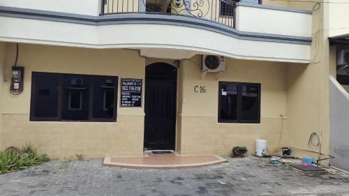 Surabaya Hotel | Hotel O C16 Siwalankerto Syariah