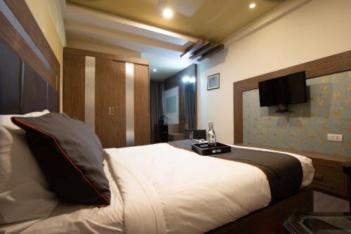Jhansi Hotel | Hotel O Civil Lines Formerly City Palace