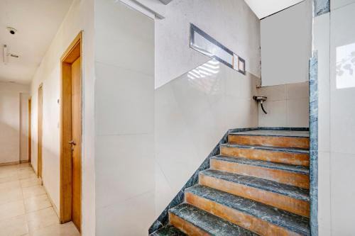 Andheri Hotel | Hotel O Delight Inn Near Andheri Railway Station