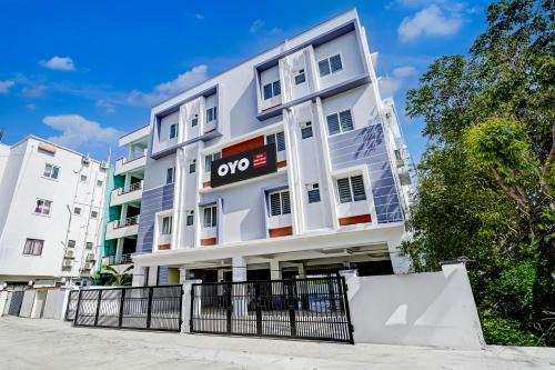 Kelambakkam Hotel | Hotel O Eswar Guest House Padur