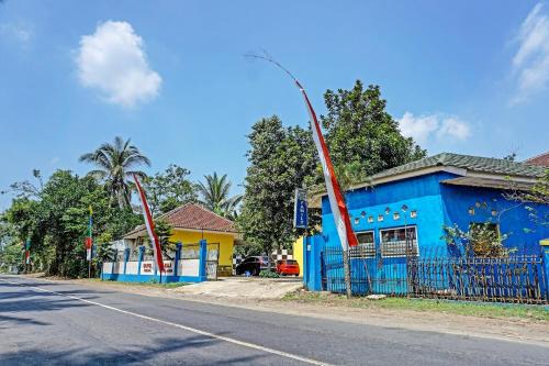 Dinoyo Hotel | Hotel O Family Blitar