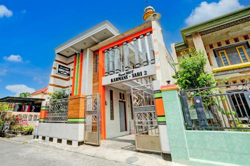 Gresik Hotel | Hotel O Karman's Sari 1 Homestay Syariah