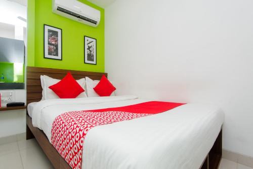 Jogeshwari West Hotel | Hotel O Metro Residency D.N. Nagar Metro Station