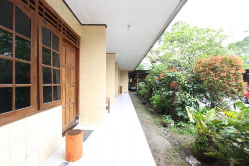 Cangkringan Hotel | Hotel O Pondok Wisata Sri MulyoNearSultan Agung Stadium Bantul