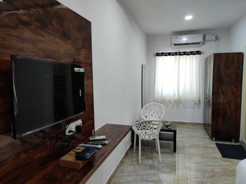 Medchal Hotel | Hotel O R Square