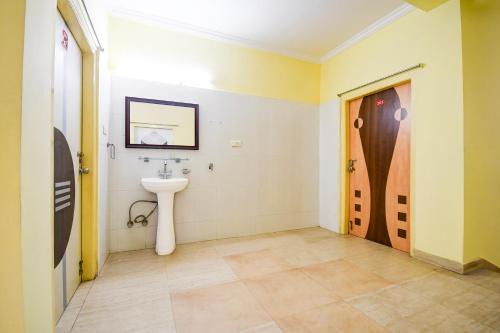 Bhubaneshwar Hotel | Hotel O SAHOO GUEST HOUSE
