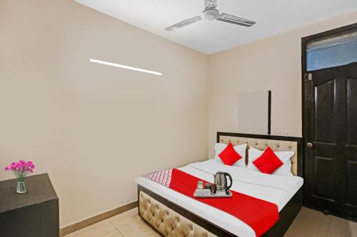 East of Kailash Hotel | Hotel O SS Paradise