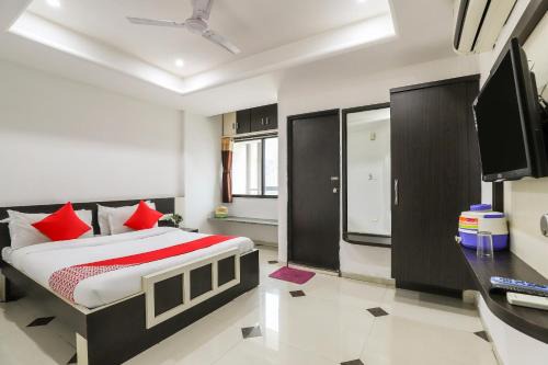 Karjan Hotel | Hotel O Sun And Shine