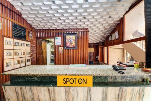 Vijayawada Hotel | Hotel O Swamy Lodge Governorpet
