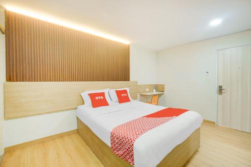 Tanjung Duren Utara Hotel | Hotel O Tanjung Duren Near Mall Citraland Formerly Suba Hotel