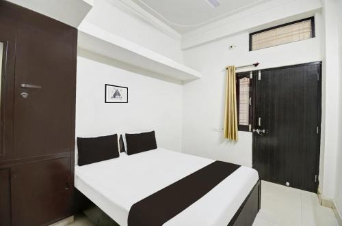 Central Area Hotel | Hotel O The White Haveli