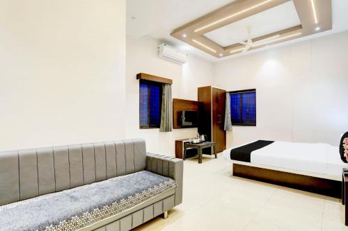 Barsi Hotel | Hotel O Yuvraj Dhage Plot Shivshakti Maidan