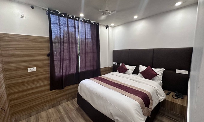 Gorakhpur Hotel | Hotel Obsidian Red