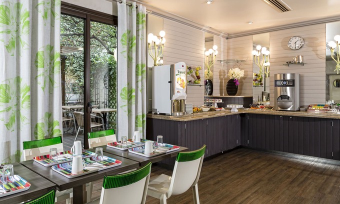 Saint-Vincent-de-Paul Hotel | Hotel Paris Louis Blanc