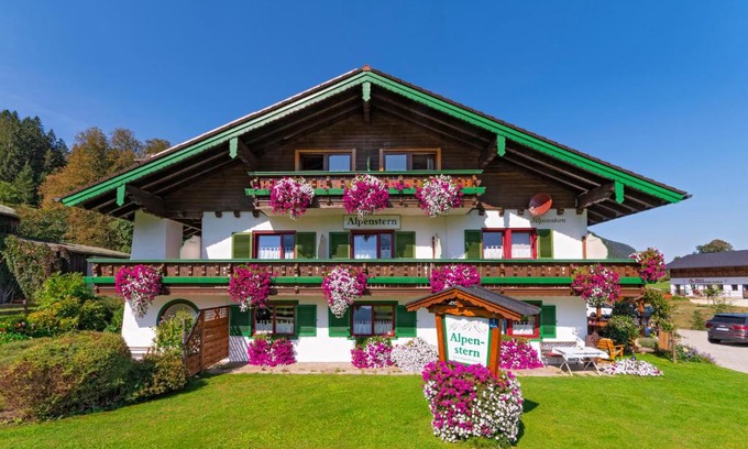 Schoenau am Koenigssee House | Hotel - Pension Alpenstern