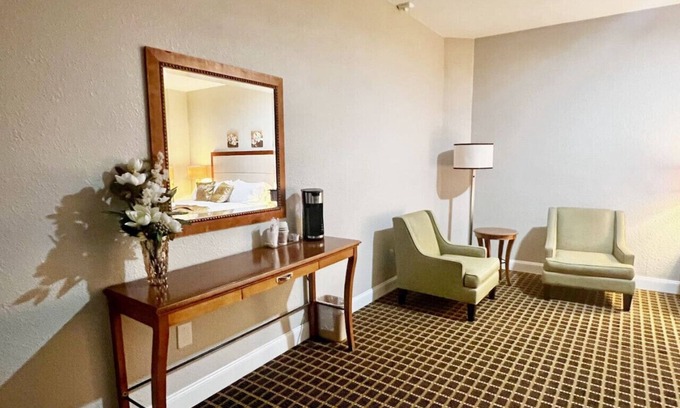 Laurel House | Hotel Pinehurst- Magnolia Suite 102