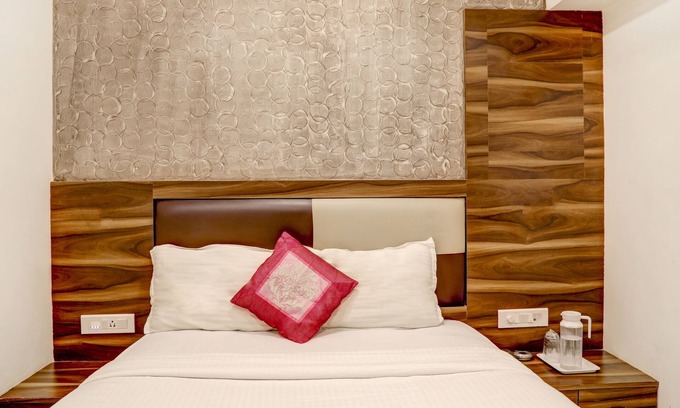 Kurla West Hotel | Hotel Plaza Executive Kurla