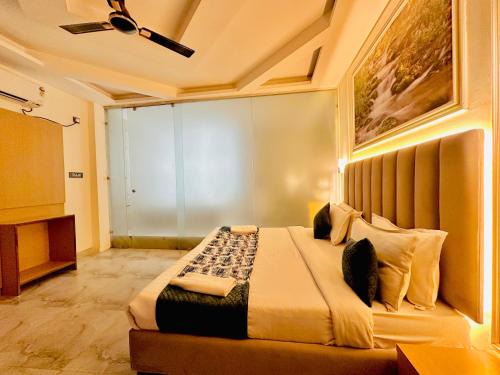 Mahmoorganj Hotel | Hotel Prabhawati Palace Near Kashi-Vishwanath Temple