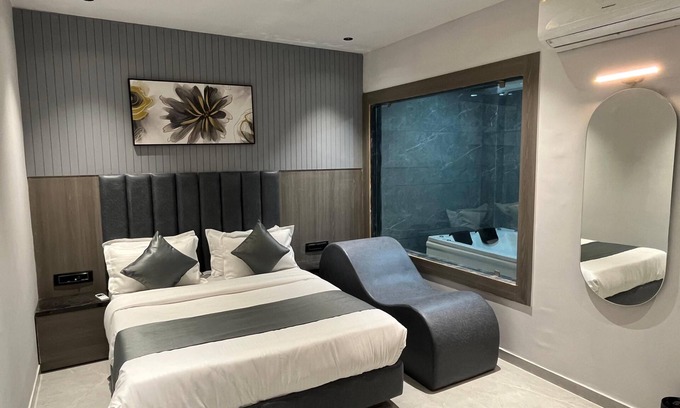 Navrangpura Hotel | Hotel Pulse Town