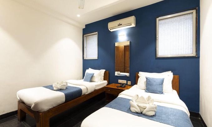 Vile Parle West Hotel | Hotel Qdeck by KAESH FOOD &STAY
