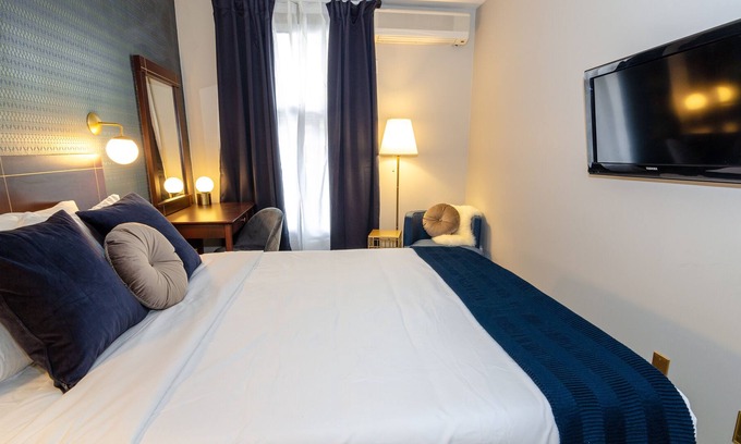 Sainte-Marie House | Hotel Queen Room with Terrace in Front of Metro in the Village