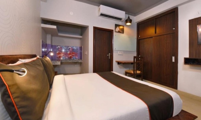 Sector 27 Hotel | Hotel R R Suites By WB Inn