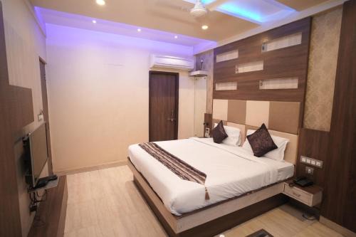 Varanasi Hotel | Hotel Rajkamal Near Varanasi Railway Station