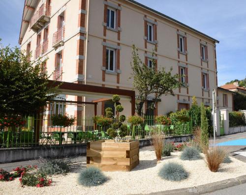 Saint-Just-en-Chevalet Hotel | Hotel Restaurant de la Poste