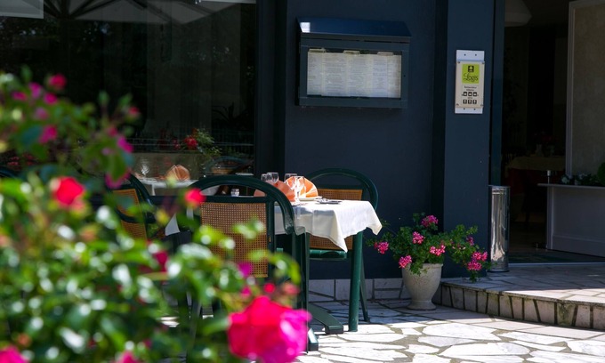 Doue-la-Fontaine Hotel | Hotel Restaurant Auberge de la Rose