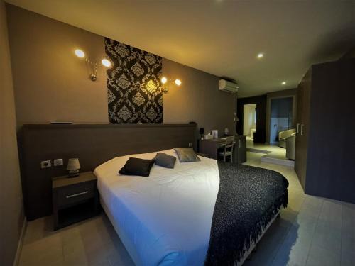 Le Cheylard Hotel | Hotel-Restaurant des Voyageurs