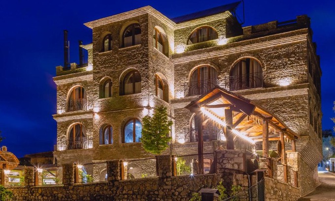 Petrele Hotel | Hotel Restaurant Emblema