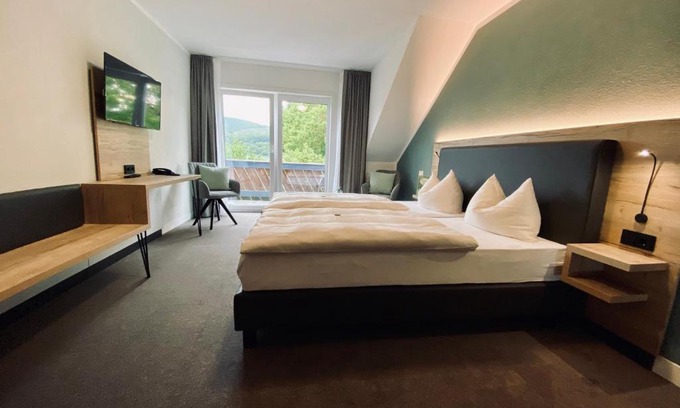 Oedelsheim Hotel | Hotel & Restaurant Kronenhof am Weser-Radweg