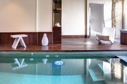 Quartier du chateau Hotel | Hotel Restaurant Le Dauphin et Le Spa du Prieuré