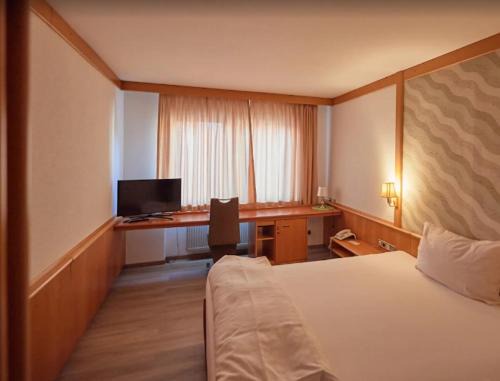 Wallduern Hotel | Hotel Ritter Sakira
