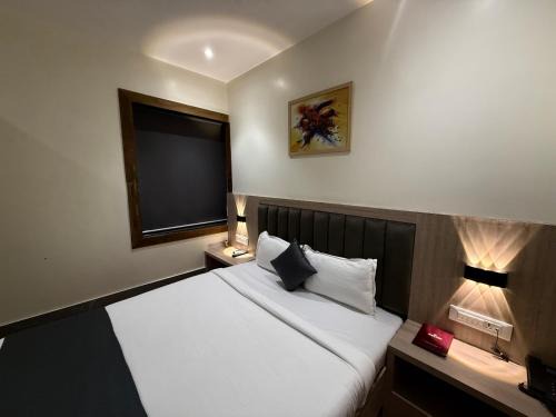 Jogeshwari West Hotel | Hotel Riza - Near Nesco Exhibition Centre