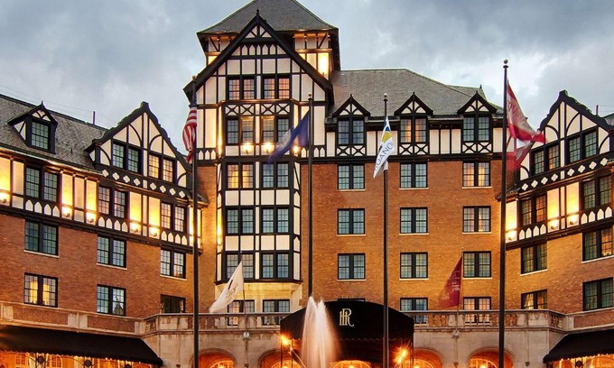 Roanoke Hotel | Hotel Roanoke & Conference Center, Curio Collection by Hilton