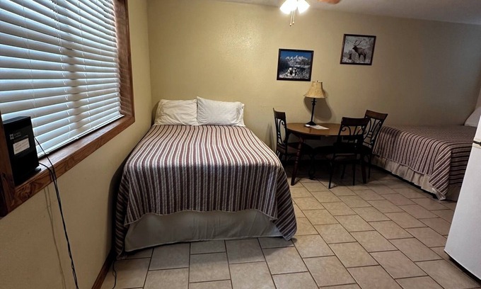 Milam Hotel | Hotel room with mini kitchen right on Toledo Bend Lake