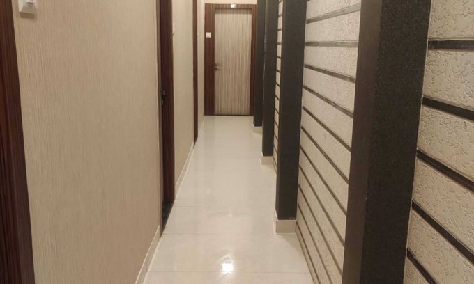 Kandiwali West Hotel | Hotel Royal Inn