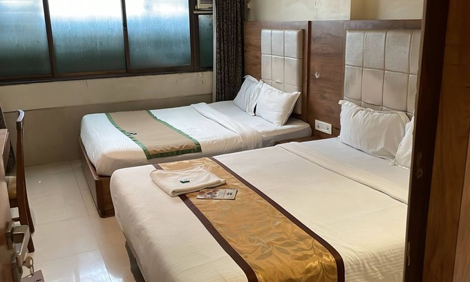 Vile Parle Hotel | Hotel RR Inn