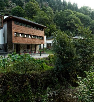 Cangas de Narcea Hotel | Hotel Rural Las Montañas de Pumar