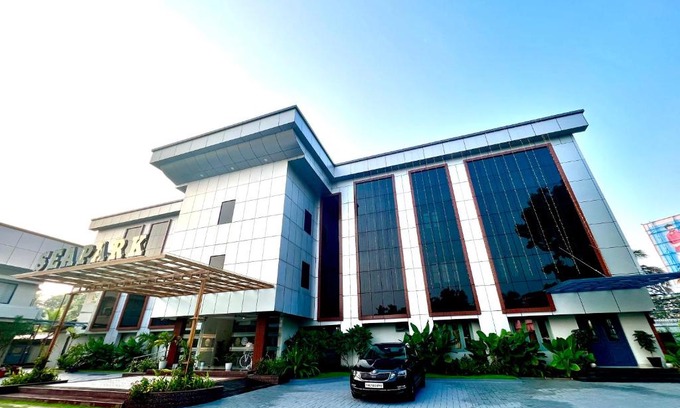 Karunagappally Hotel | Hotel Seapark