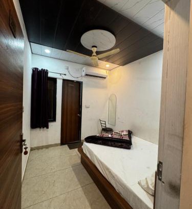 Khatu Hotel | Hotel Shree Banke Bihari Palace